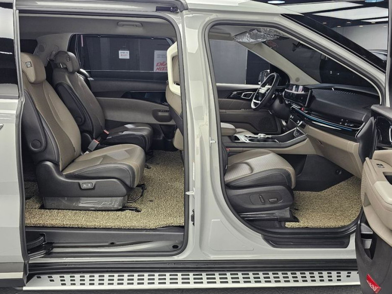 2025 Kia Carnival с пробегом 6 667 км