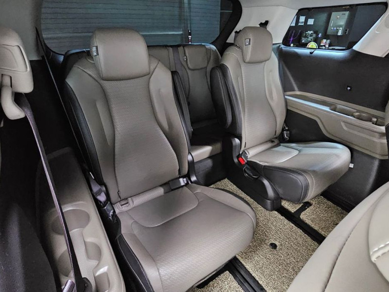 2025 Kia Carnival с пробегом 6 667 км