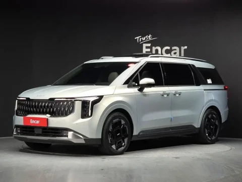 2023 Kia Carnival с пробегом 12 983 км