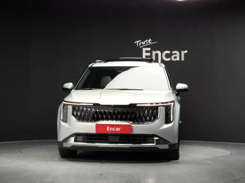 2023 Kia Carnival с пробегом 12 983 км