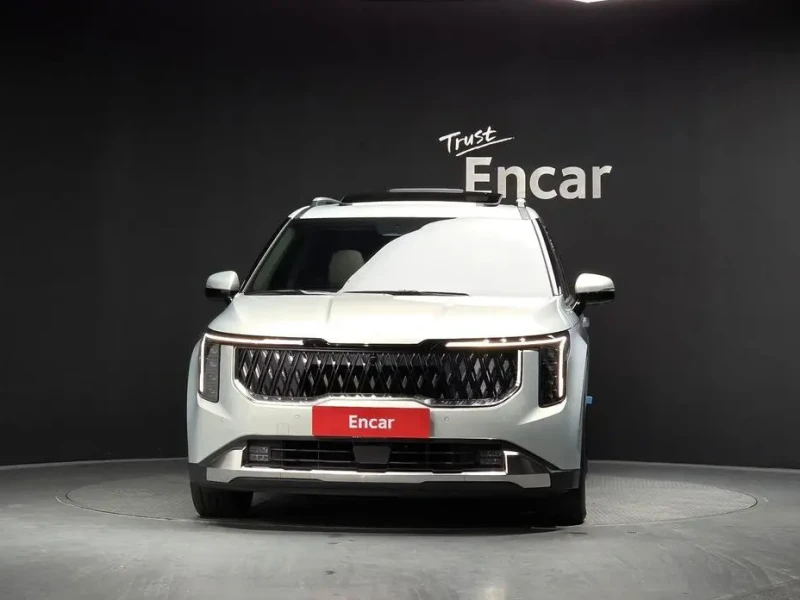 2023 Kia Carnival с пробегом 12 983 км