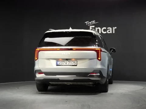 2023 Kia Carnival с пробегом 12 983 км