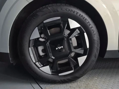 2023 Kia Carnival с пробегом 12 983 км