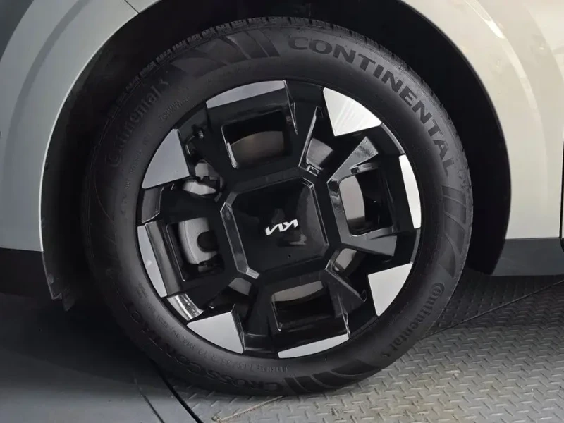 2023 Kia Carnival с пробегом 12 983 км