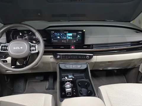 2023 Kia Carnival с пробегом 12 983 км