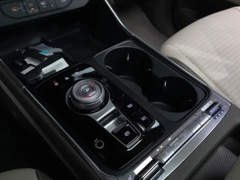 2023 Kia Carnival с пробегом 12 983 км