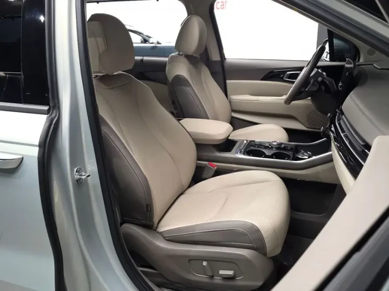 2023 Kia Carnival с пробегом 12 983 км