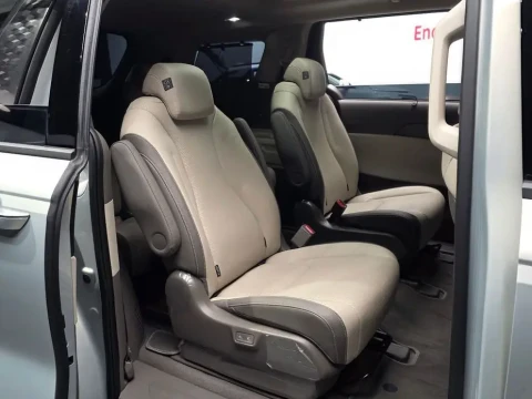 2023 Kia Carnival с пробегом 12 983 км