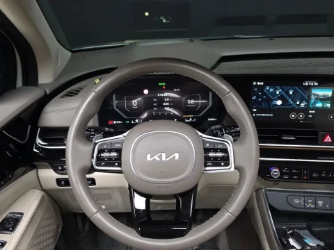 2023 Kia Carnival с пробегом 12 983 км