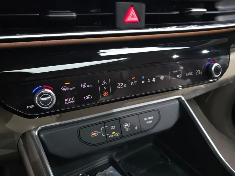 2023 Kia Carnival с пробегом 12 983 км