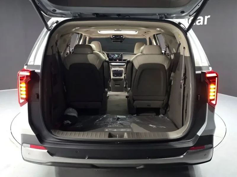 2023 Kia Carnival с пробегом 12 983 км