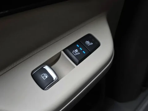 2023 Kia Carnival с пробегом 12 983 км