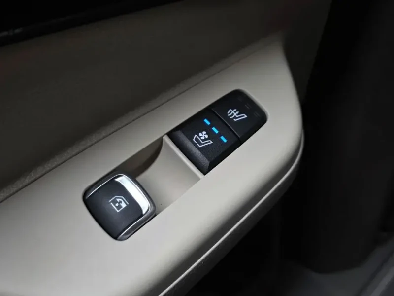 2023 Kia Carnival с пробегом 12 983 км