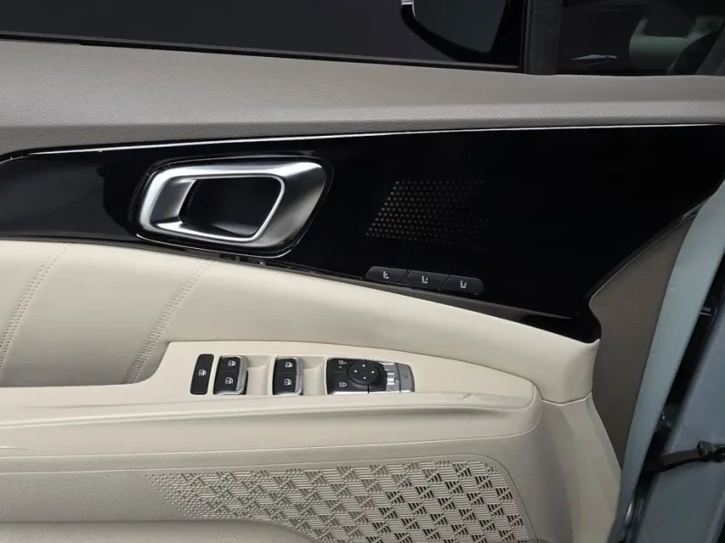 2023 Kia Carnival с пробегом 12 983 км