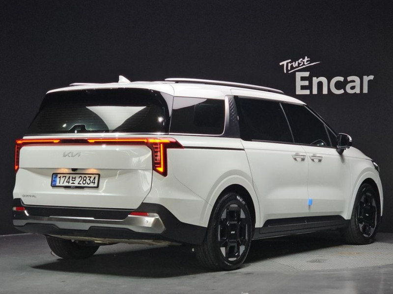 2024 Kia Carnival с пробегом 5 158 км