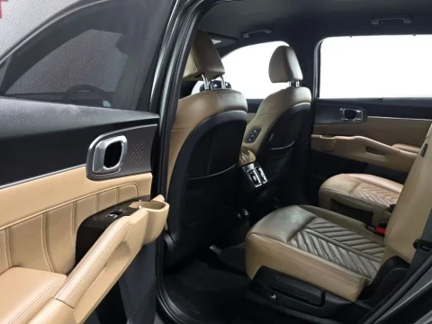 2023 Kia Sorento с пробегом 19 595 км