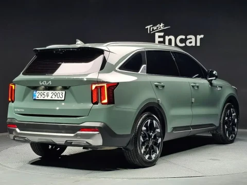 2025 Kia Sorento с пробегом 10 049 км