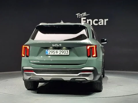 2025 Kia Sorento с пробегом 10 049 км