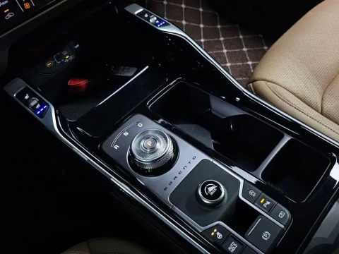 2025 Kia Sorento с пробегом 10 049 км