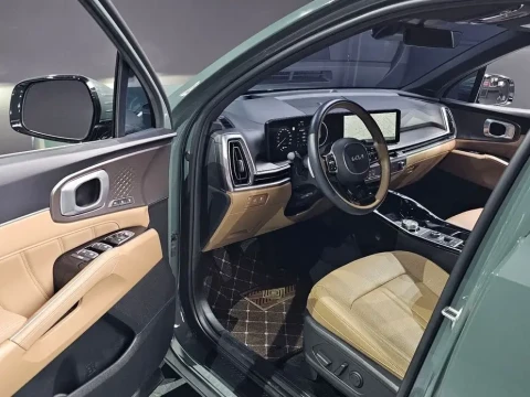 2025 Kia Sorento с пробегом 10 049 км