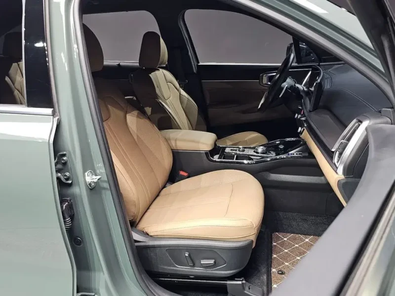 2025 Kia Sorento с пробегом 10 049 км