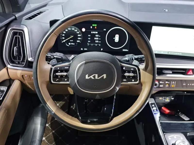 2025 Kia Sorento с пробегом 10 049 км