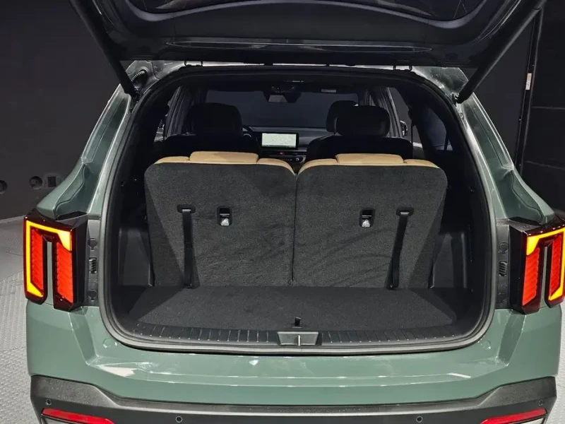2025 Kia Sorento с пробегом 10 049 км
