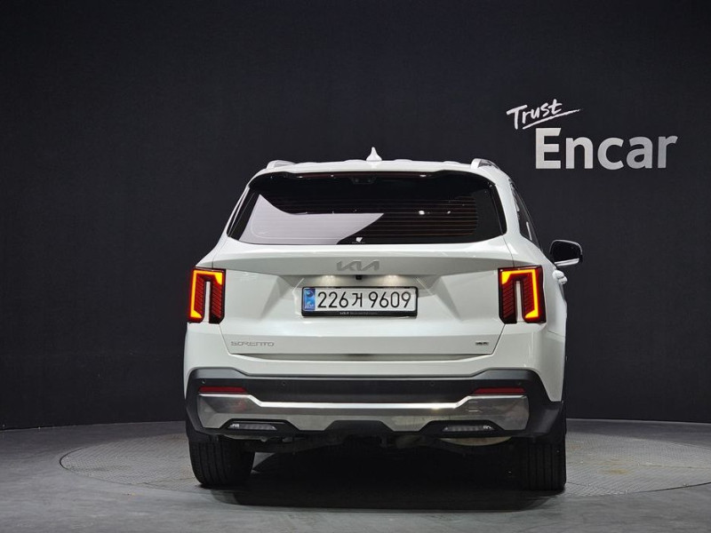 2025 Kia Sorento с пробегом 8 864 км