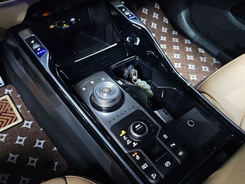 2025 Kia Sorento с пробегом 8 864 км