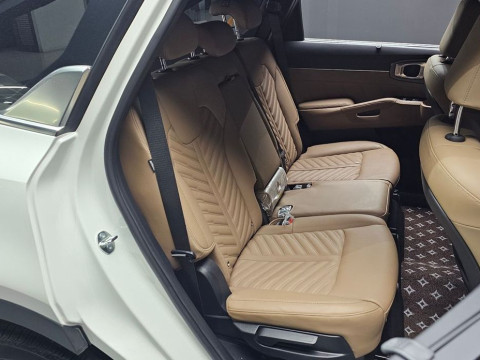 2025 Kia Sorento с пробегом 8 864 км