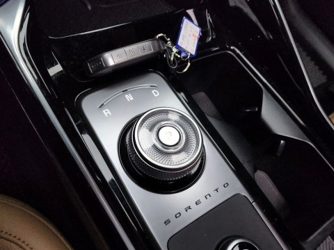 2025 Kia Sorento с пробегом 18 973 км