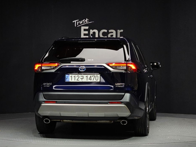 2022 Toyota RAV4 с пробегом 67 877 км