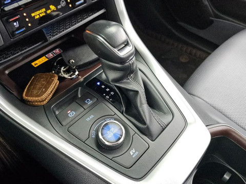 2022 Toyota RAV4 с пробегом 67 877 км