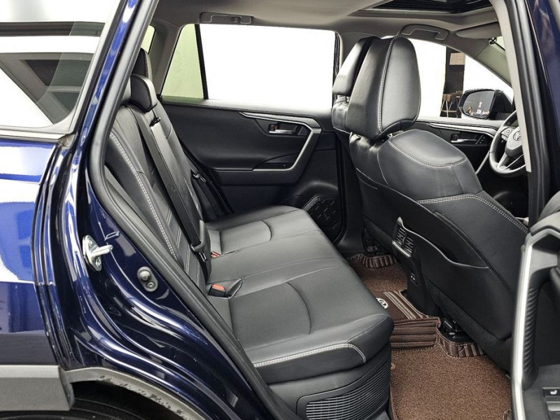 2022 Toyota RAV4 с пробегом 67 877 км