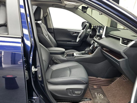 2022 Toyota RAV4 с пробегом 67 877 км