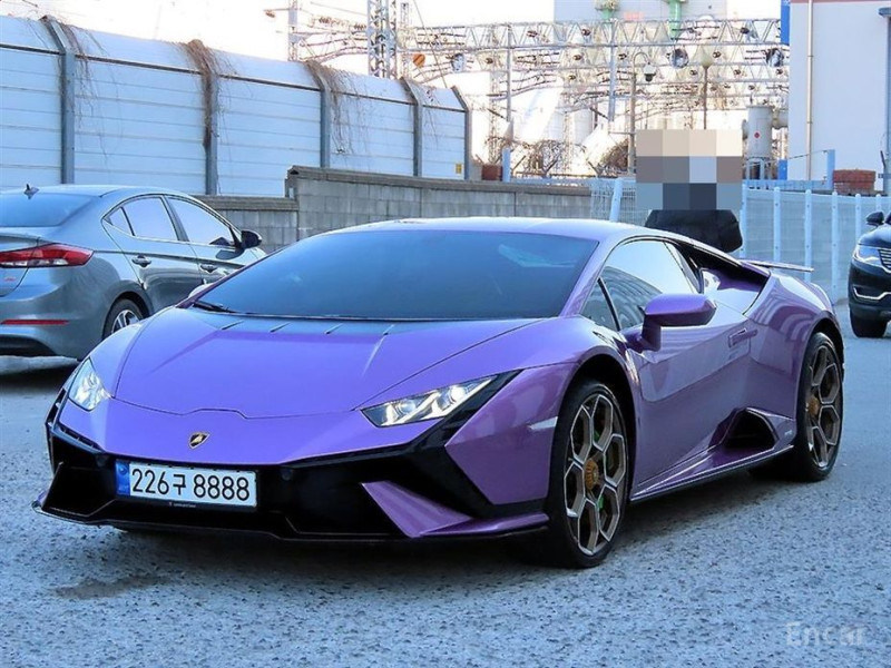 2023 Lamborghini Huracán с пробегом 8 043 км