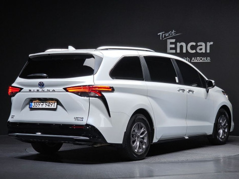 2023 Toyota Sienna с пробегом 12 710 км