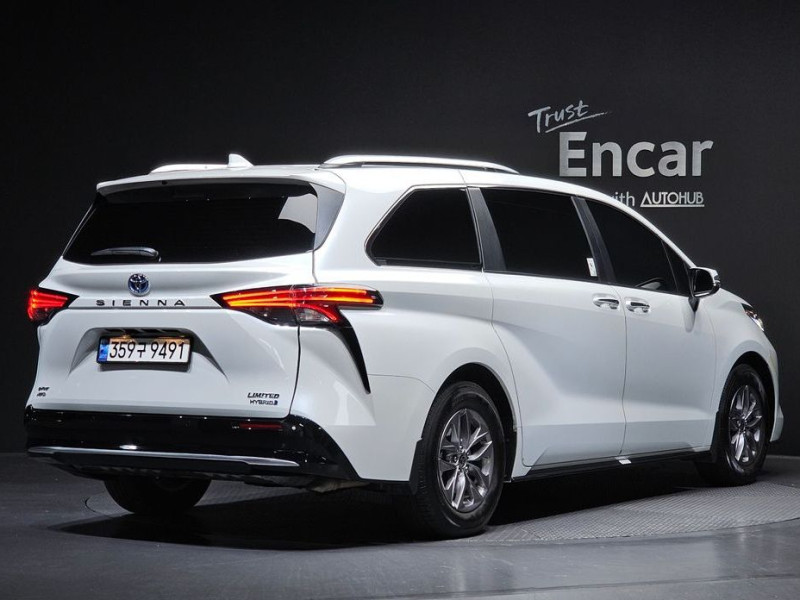 2023 Toyota Sienna с пробегом 12 710 км