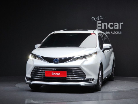 2023 Toyota Sienna с пробегом 12 710 км