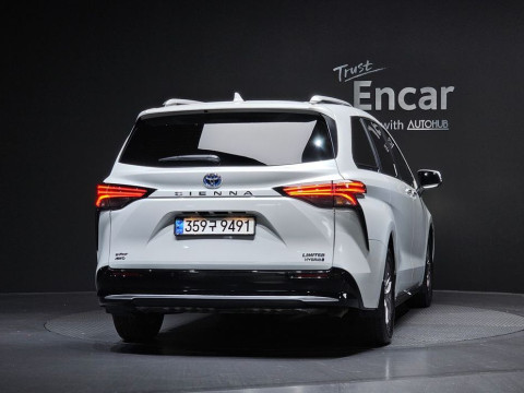 2023 Toyota Sienna с пробегом 12 710 км