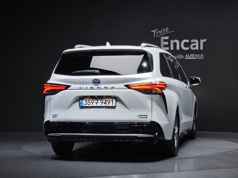 2023 Toyota Sienna с пробегом 12 710 км