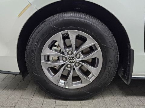 2023 Toyota Sienna с пробегом 12 710 км