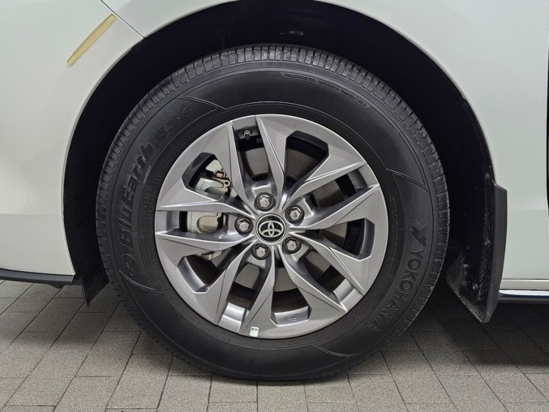 2023 Toyota Sienna с пробегом 12 710 км