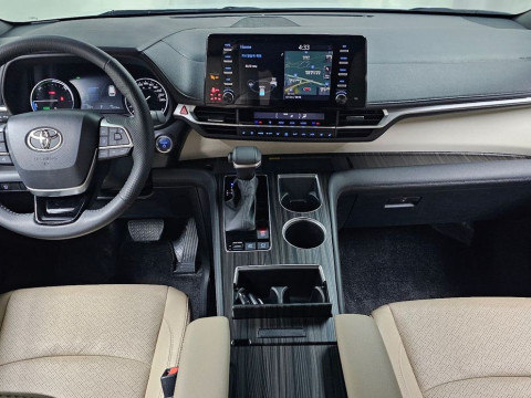 2023 Toyota Sienna с пробегом 12 710 км