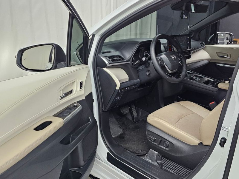 2023 Toyota Sienna с пробегом 12 710 км