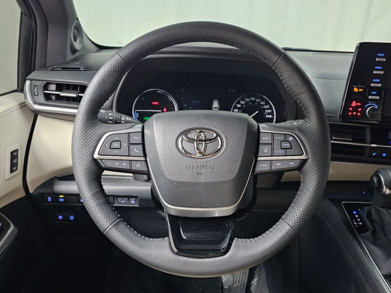 2023 Toyota Sienna с пробегом 12 710 км