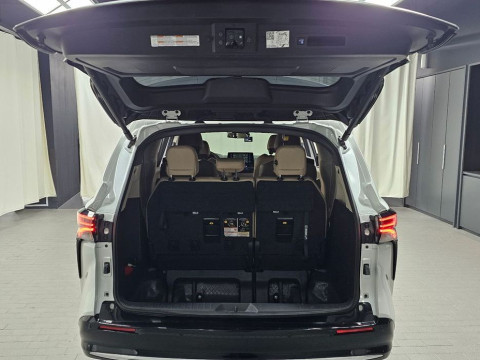 2023 Toyota Sienna с пробегом 12 710 км