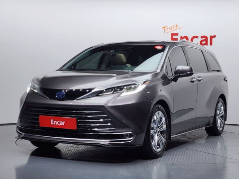 2023 Toyota Sienna с пробегом 49 958 км