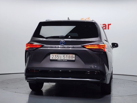 2023 Toyota Sienna с пробегом 49 958 км