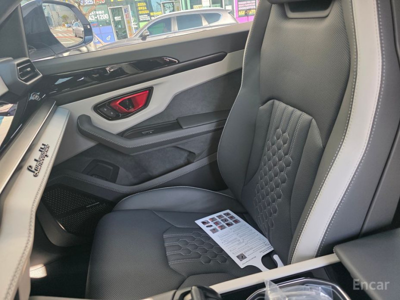 2025 Lamborghini Urus с пробегом 10 км